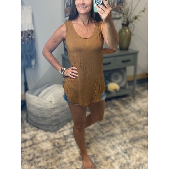 ❤️‍🔥Scoop Neck Floaty Sleeveless Round Hem Tank 1819 - Picture 6 of 7